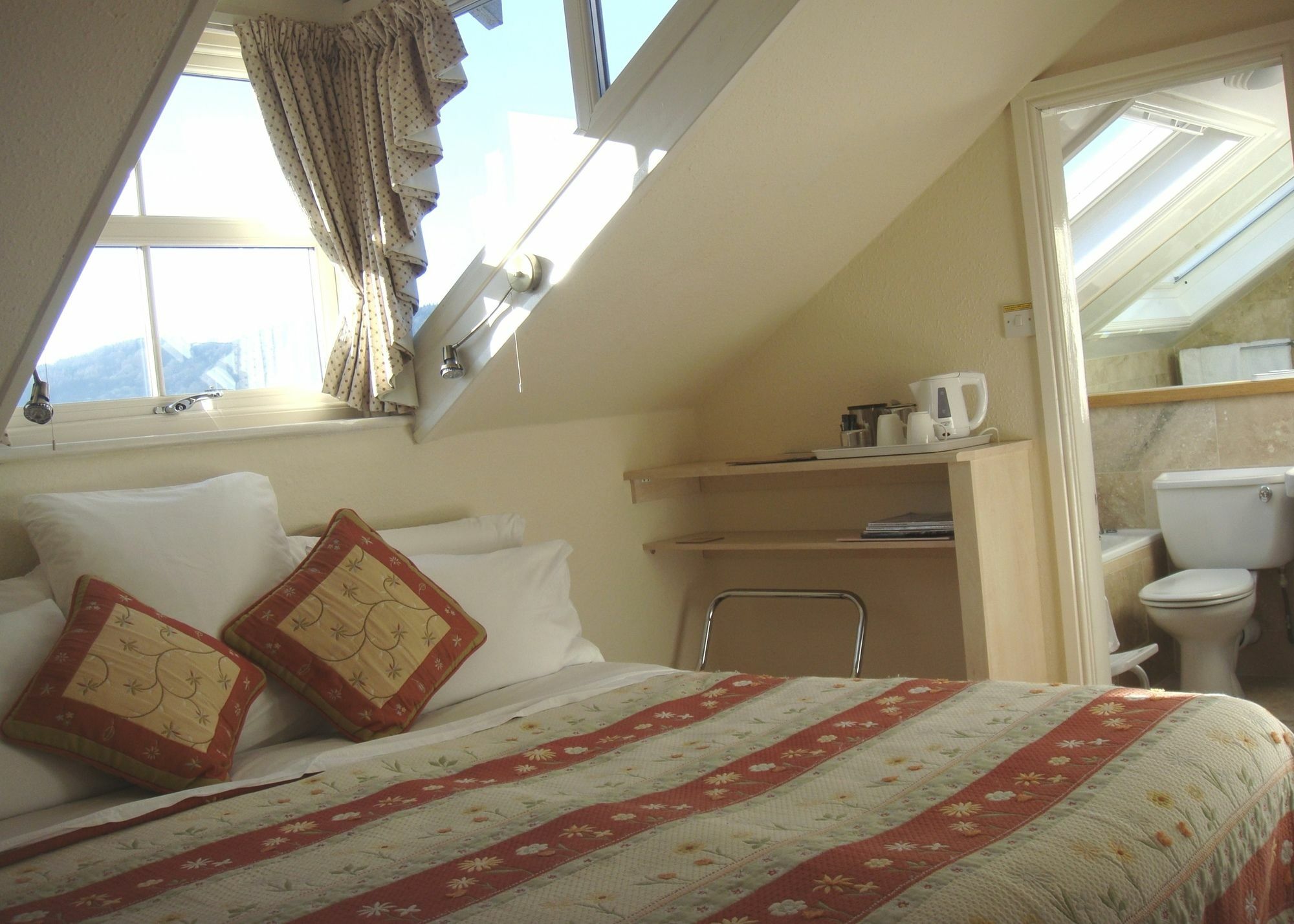 May Cottage B&B Bowness-on-Windermere Exteriör bild